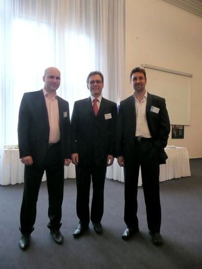 На фото слева направо: Максим Ормашов (коммерческий директор нашей компании), Ян Мерка (директор завода REMAK a.s.) и Андрей Васильев (генеральный директор компании «МЦИИТ Сервис»)