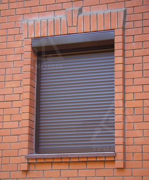 Управляемые металлические рольставни надежно блокируют окна