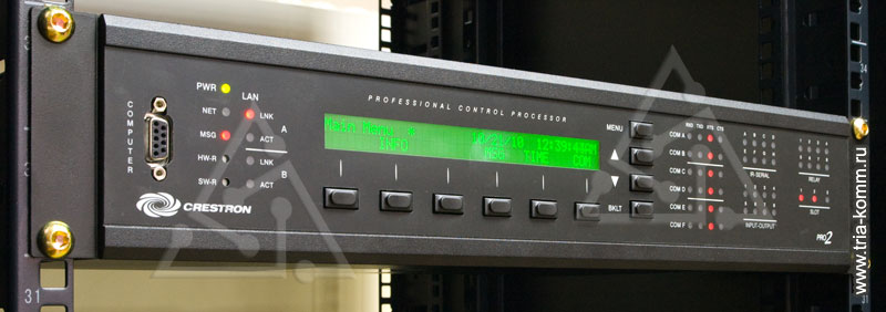Профессиональный контроллер Crestron PRO2 в стойке управления