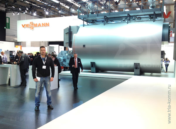 На стенде компании Viessmann на выставке ISH 2013 был установлен огромный отопительный котел