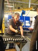 В производстве шаровых кранов Danfoss заняты в основном мужчины