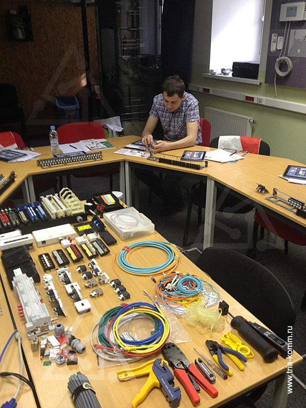 Фото оборудования и инструментов для монтажа кабельных систем