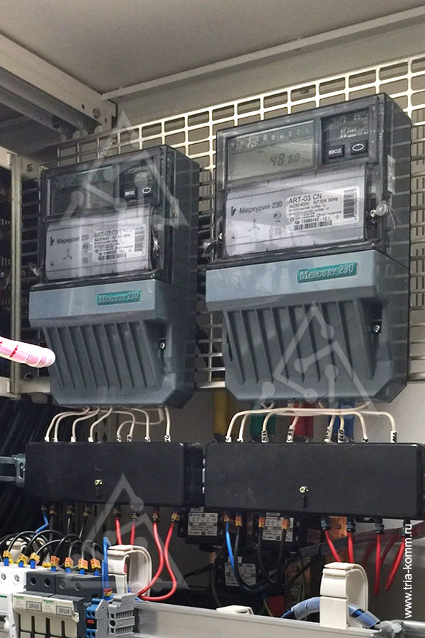 Фото счетчиков электроэнергии по 2-м вводам распределительного устройства
