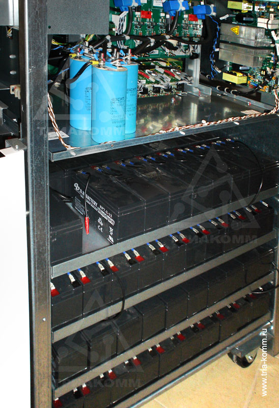 Фото выполненного монтажа аккумуляторных батарей в ИБП