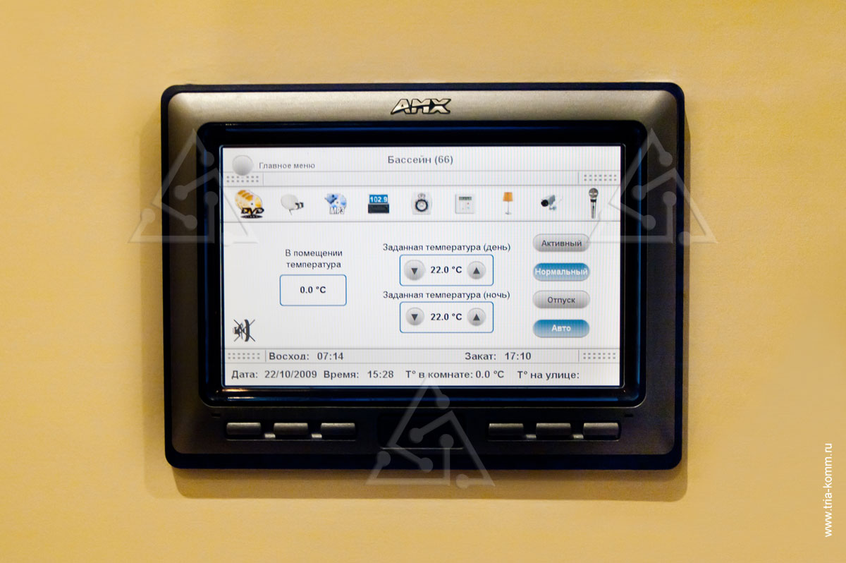 Фото интерфейса панели управления AMX для управления климатом, звуком, видео, телевидением, освещением, видеокамерами, интеркомом