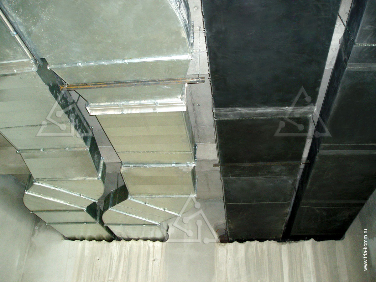 Фото выполненного монтажа приточных и вытяжных воздуховодов системы вентиляции коттеджа