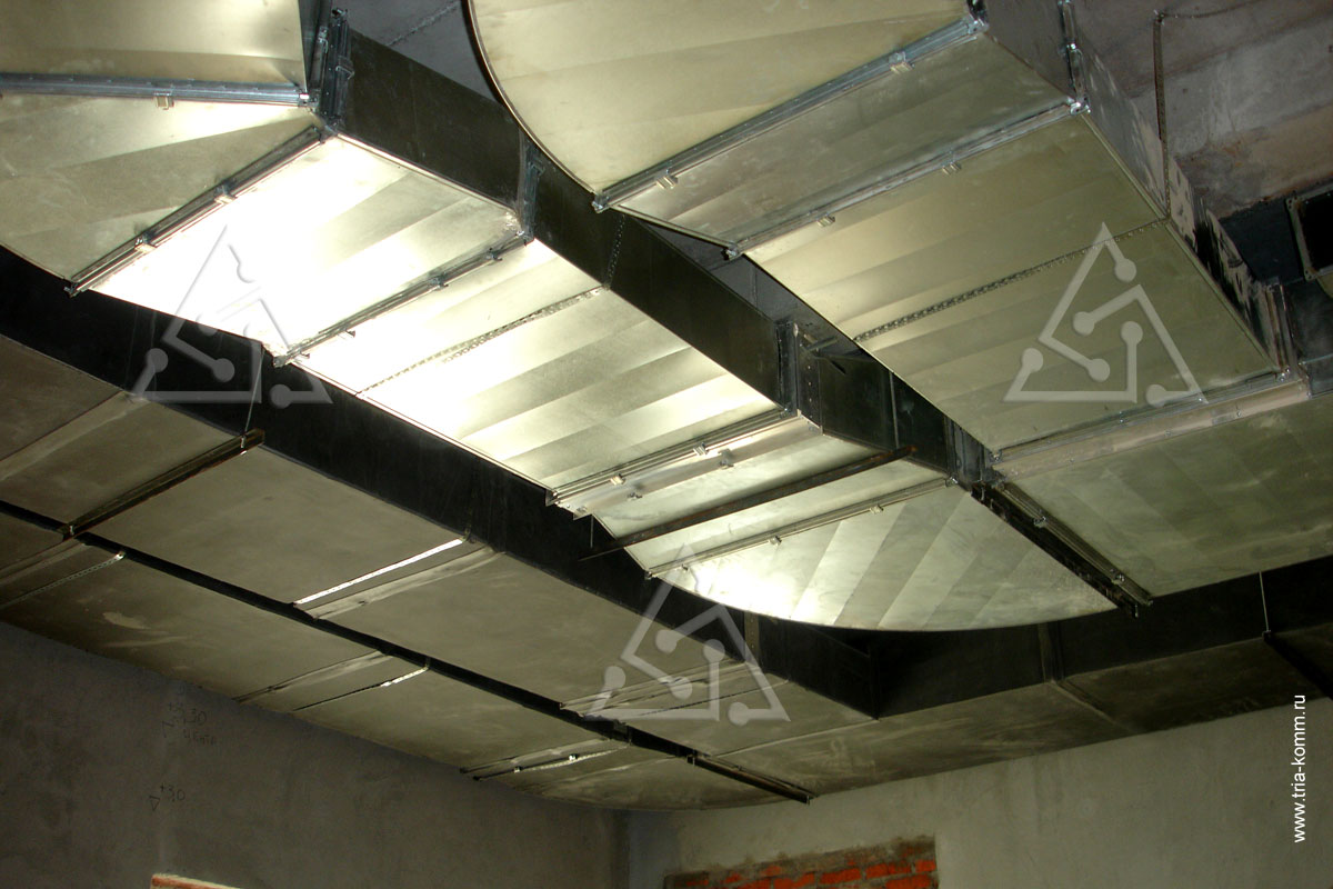 Фото приточных и вытяжных воздуховодов системы вентиляции коттеджа