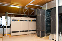 Фото вентиляционной установки Swegon Gold и охлаждающего теплообменника холодильной машины Cooler фирмы Swegon (слева)