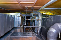 Фото обвязки водяного калорифера вентиляции Swegon Gold и воздуховодов