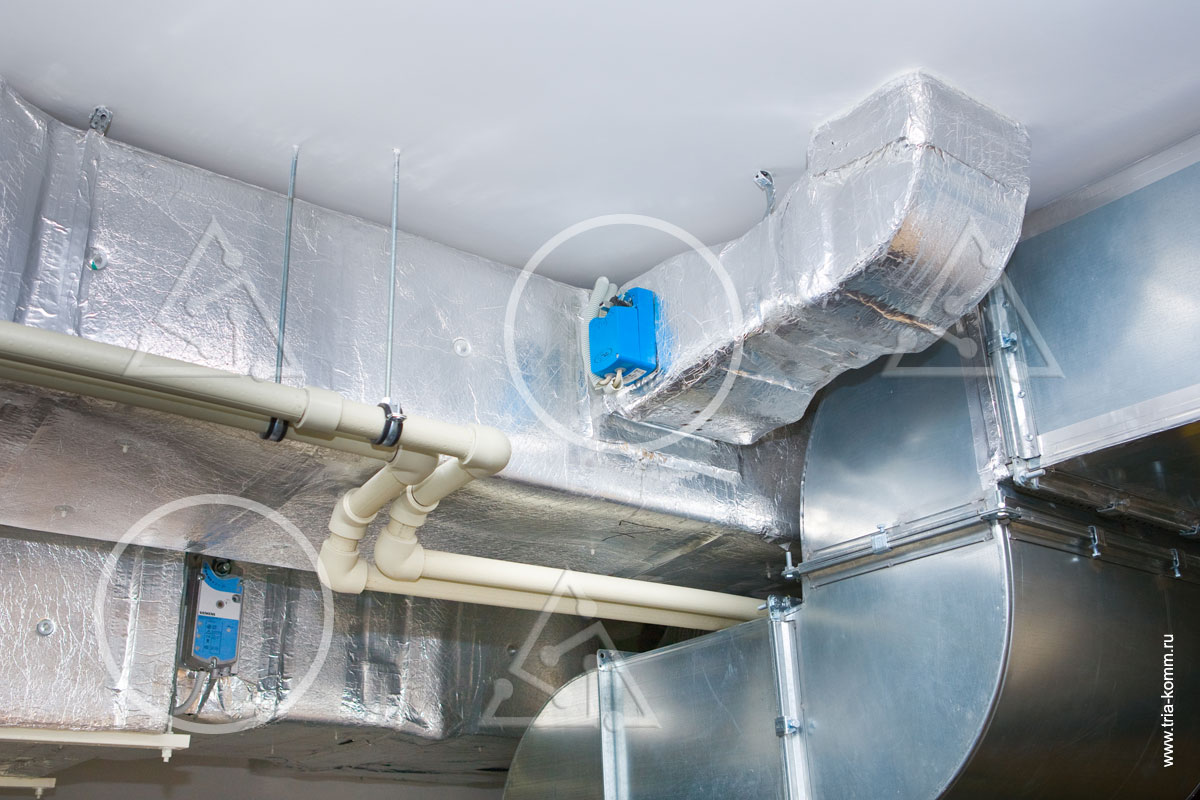 Фото балансировочных воздушных клапанов с сервоприводами в системе вентиляции коттеджа