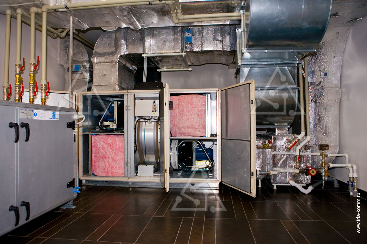 Фото приточно-вытяжной вентиляционной установки Swegon Gold с рекуператором внутри