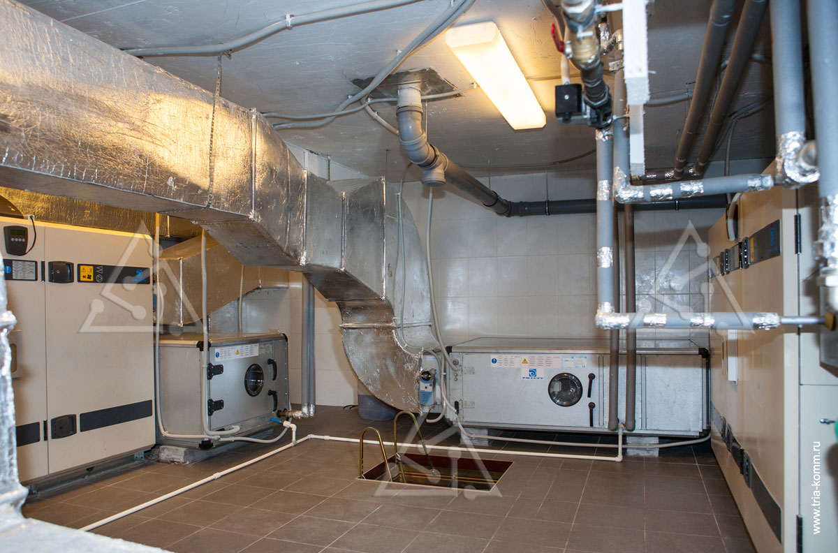 Фото 2-х приточно-вытяжных вентиляционных установок Swegon GOLD в коттедже