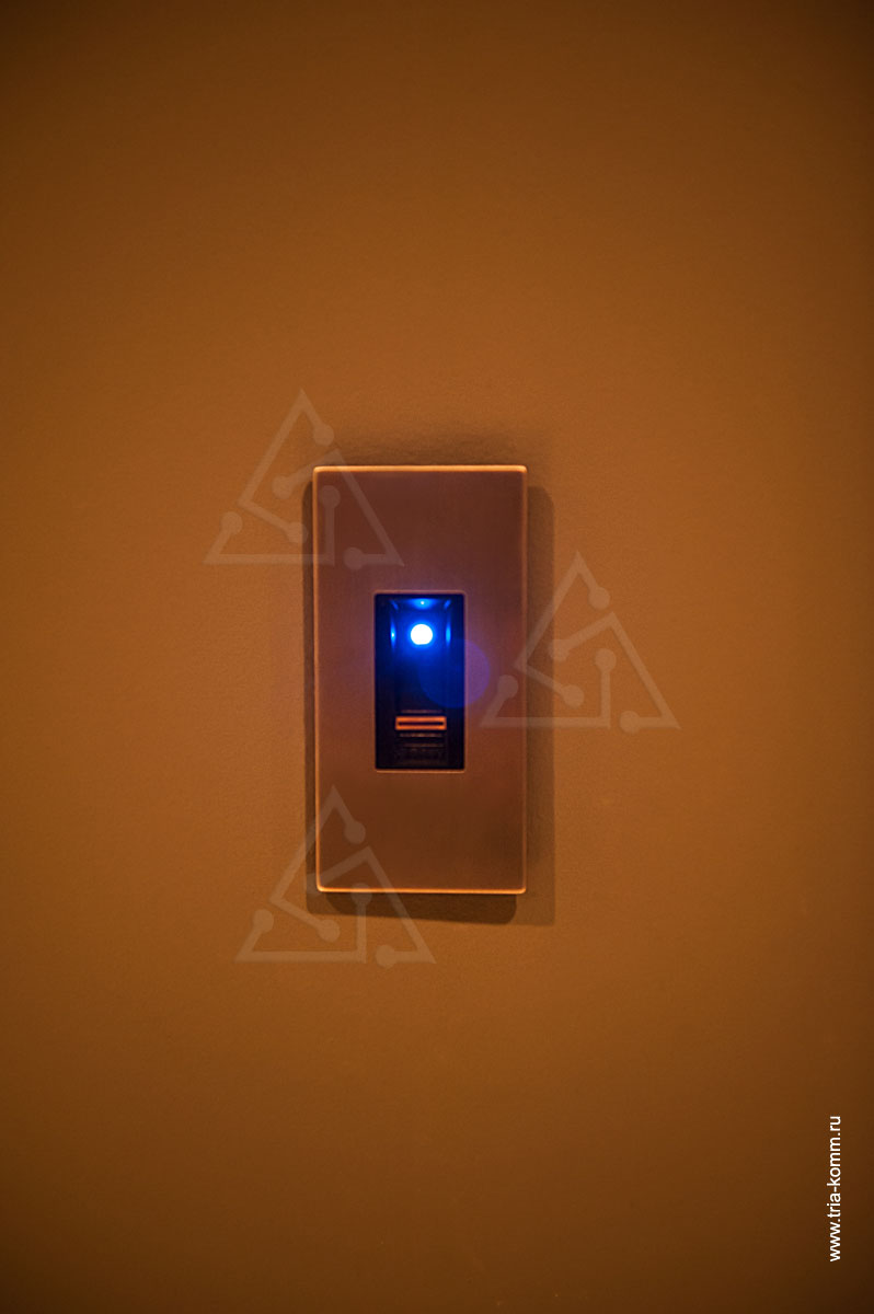 Ekey home: встраиваемый сканер отпечатков пальцев на стене внутри дома