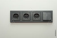Фото рамки Gira на 4 поста: 3 розетки и 2-х клавишный выключатель