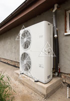 Фото выполненного монтажа чиллера CIAT для системы охлаждения загородного дома