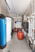 Фото накопительного водонагревателя Buderus системы ГВС и колонн водоподготовки в помещении котельной