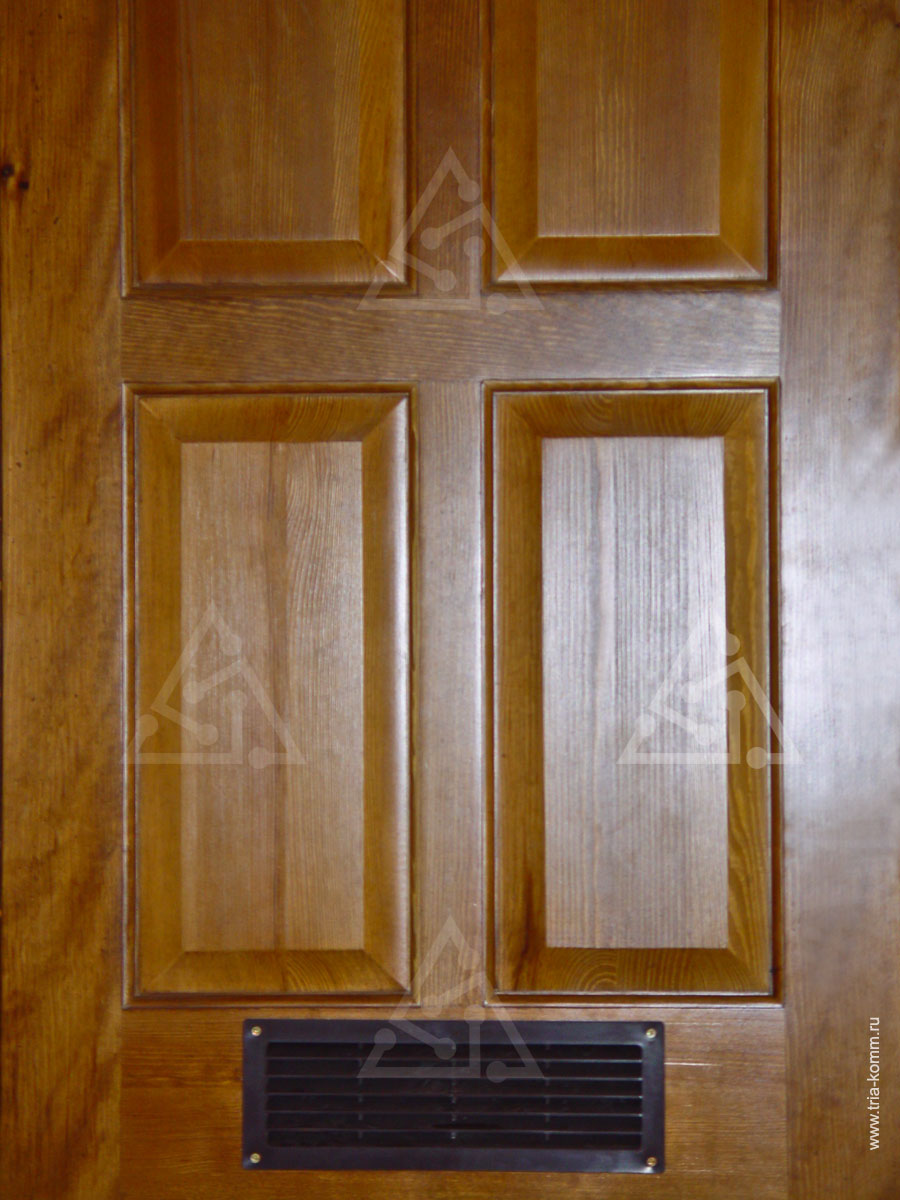 Фото переточных вентиляционных решеток в двери загородного дома