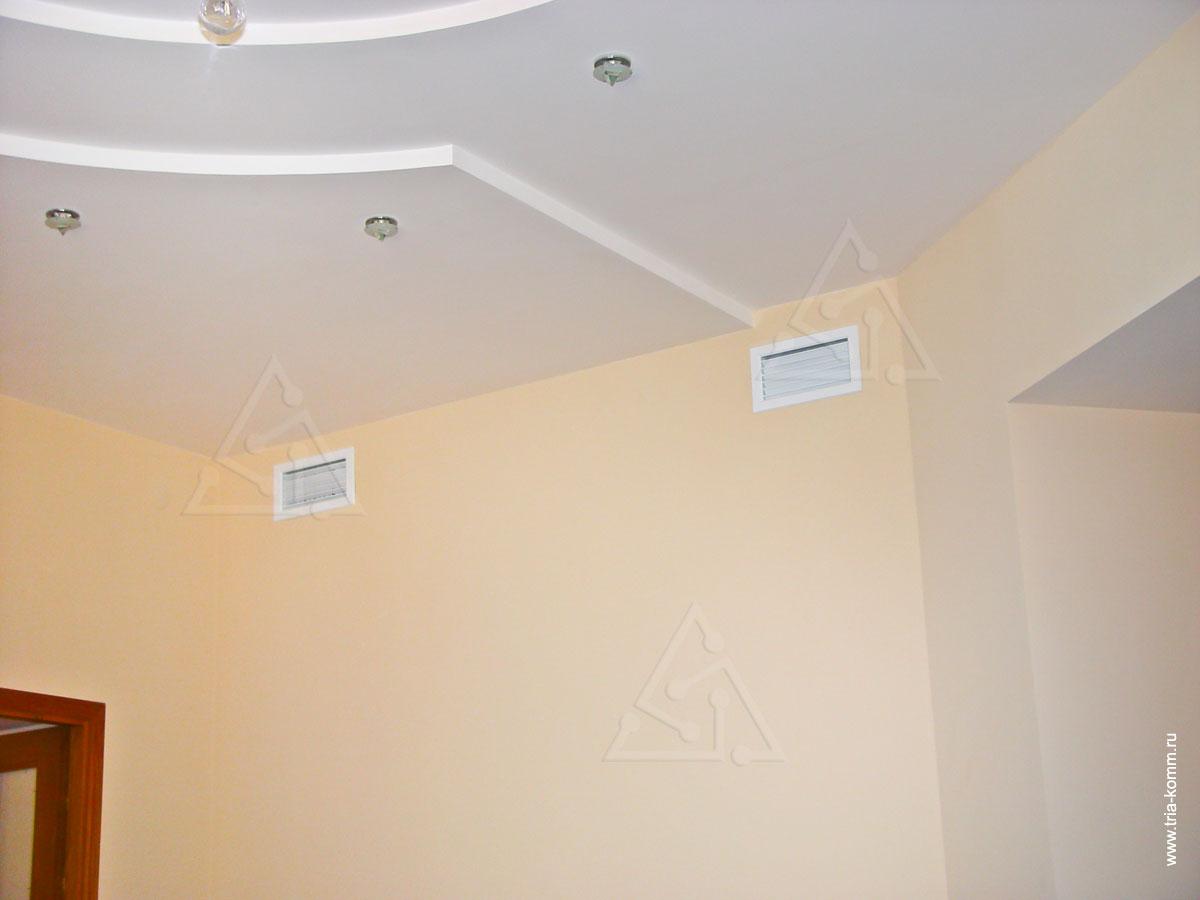 Фото вентиляционных решеток системы вентиляции в интерьере загородного дома