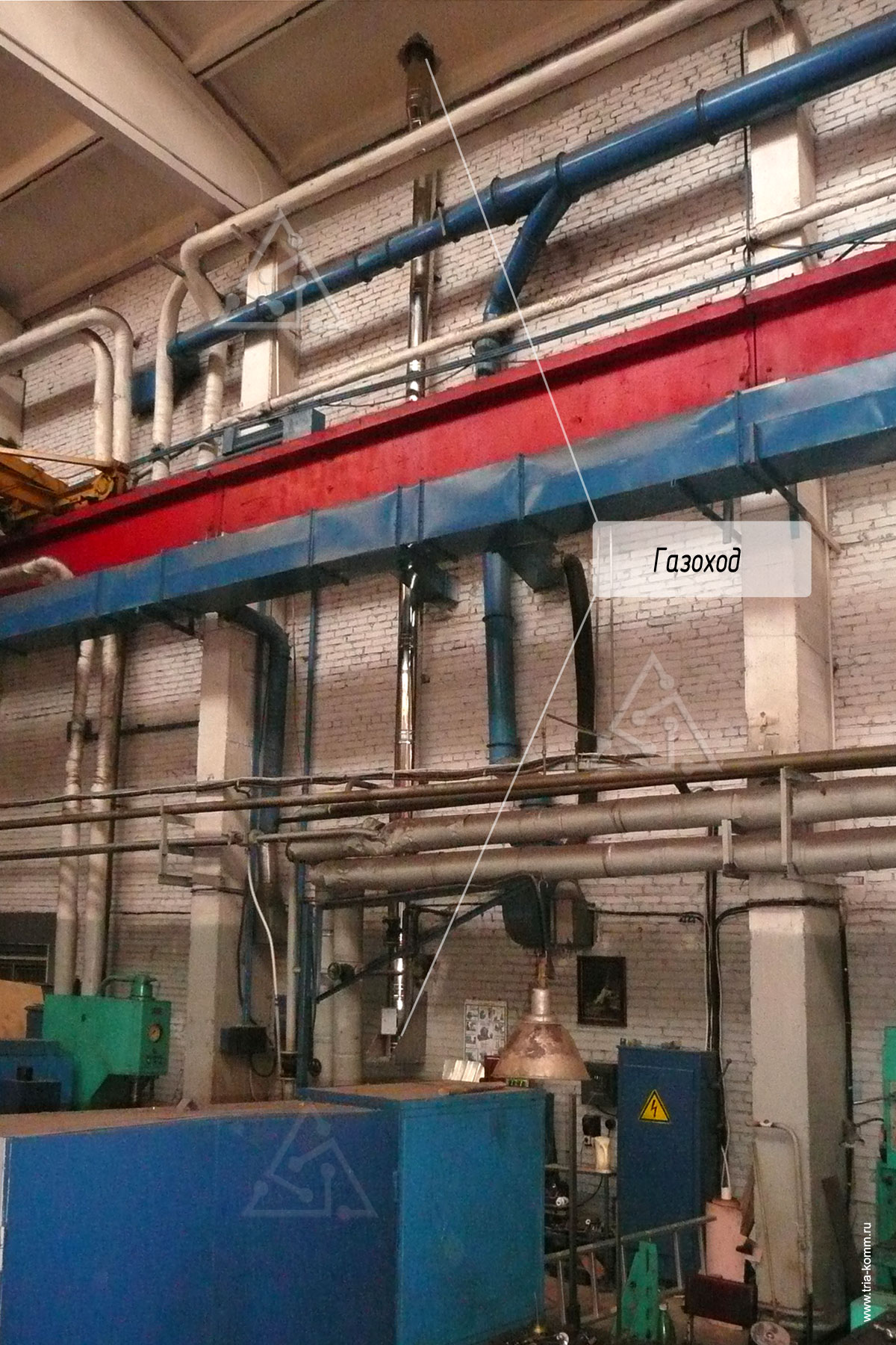 Фото выполненного монтажа газохода в соседнем помещении цеха